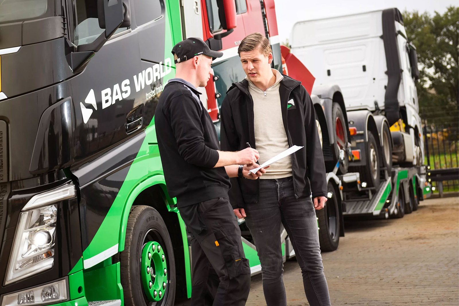 $Oplegger$ verkopen 6 Bas world Transport