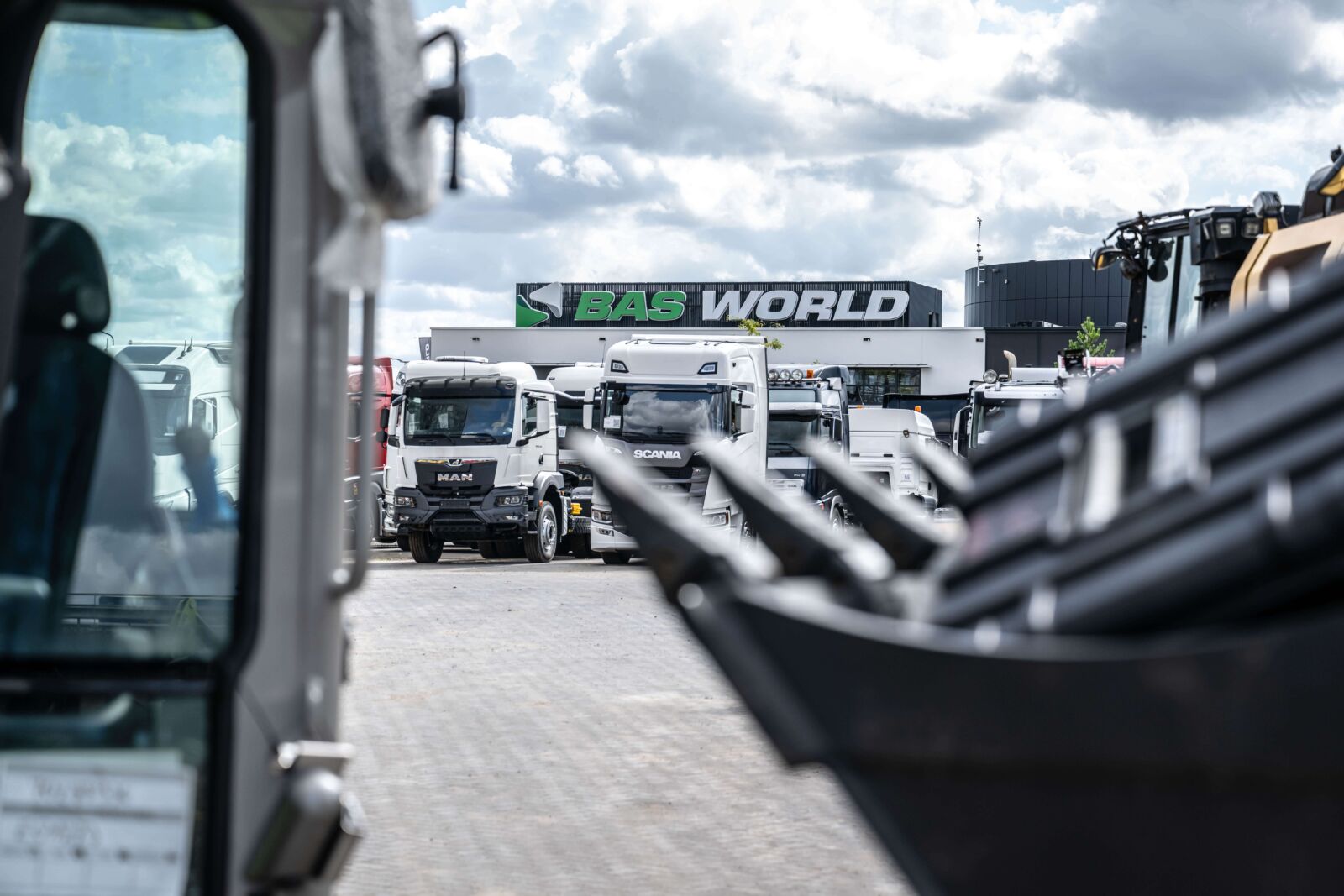 BAS WORLD 2 SEPT KLEIN 11672